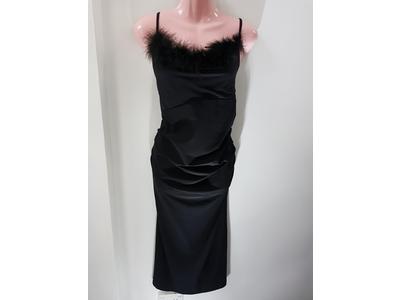 Gowns mid black with fur