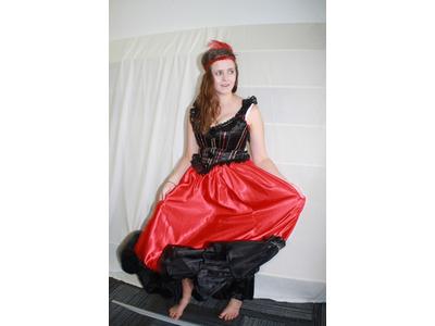 saloon-girl red & black